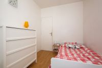 Rent three-room apartment in Paris, France 60m2 low cost price 658€ ID: 30856 5