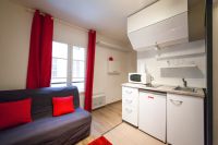 Rent one room apartment in Paris, France 12m2 low cost price 553€ ID: 31124 2