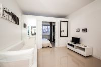 Rent two-room apartment in Paris, France 40m2 low cost price 609€ ID: 31134 2