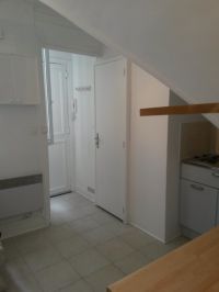 Rent two-room apartment in Paris, France 22m2 low cost price 504€ ID: 31143 2