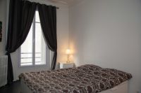Rent three-room apartment in Paris, France 70m2 low cost price 1 442€ ID: 31167 4