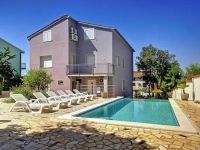 House in pool (Croatia) - 280 m2, ID:48863