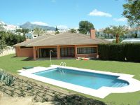 Buy villa in Marbella, Spain 824m2, plot 2 200m2 price 1 915 000€ near the sea elite real estate ID: 76176 1