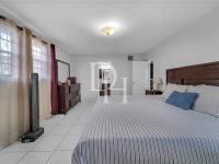 Buy cottage in Miami Beach, USA 1 484m2 price 874 900€ near the sea elite real estate ID: 108712 7