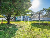 Buy cottage in Miami Beach, USA 476m2 price 1 150 000€ elite real estate ID: 108707 10
